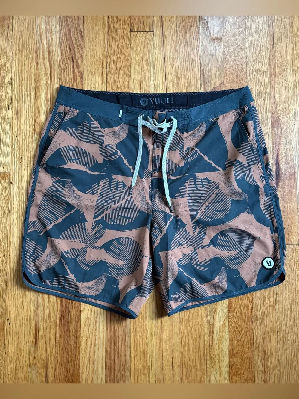 Vuori Cruise Palo Santo Leaf-Print Board Shorts 36